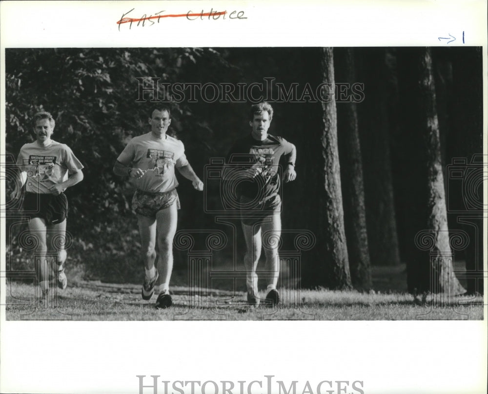 1993 Press Photo Spokane runners Kent Ross, Bill Close et al at Manito Park - Historic Images