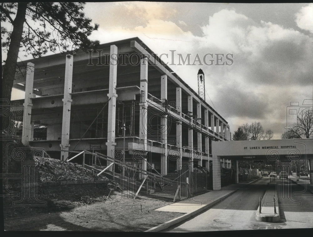 1977 Press Photo Construction works at St. Luke's Memorial Hospital - spa69679 - Historic Images