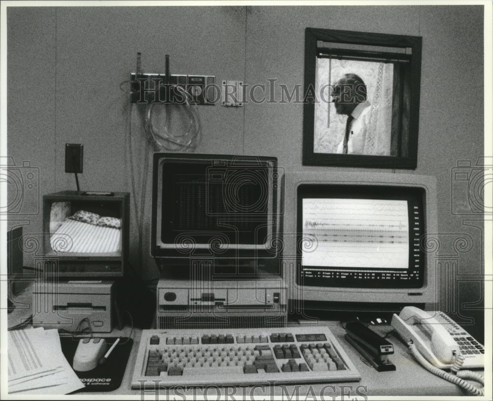 1992 Press Photo Kenneth Carlton, director of sleep lab at Kootenai Medical Ctr - Historic Images