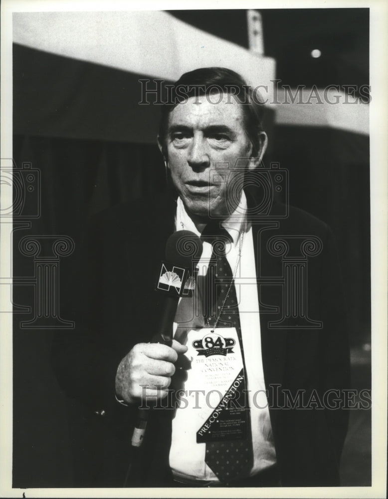 1984 Press Photo NBC News correspondent Douglas Kiker reports on Republican Conv - Historic Images