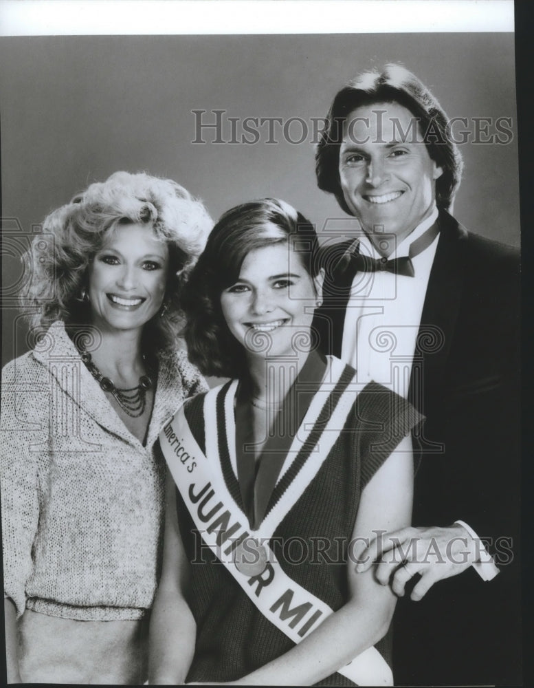 1984 Press Photo Mary Frann, Bruce Jenner, Amber Kvanli-America's Junior Miss - Historic Images