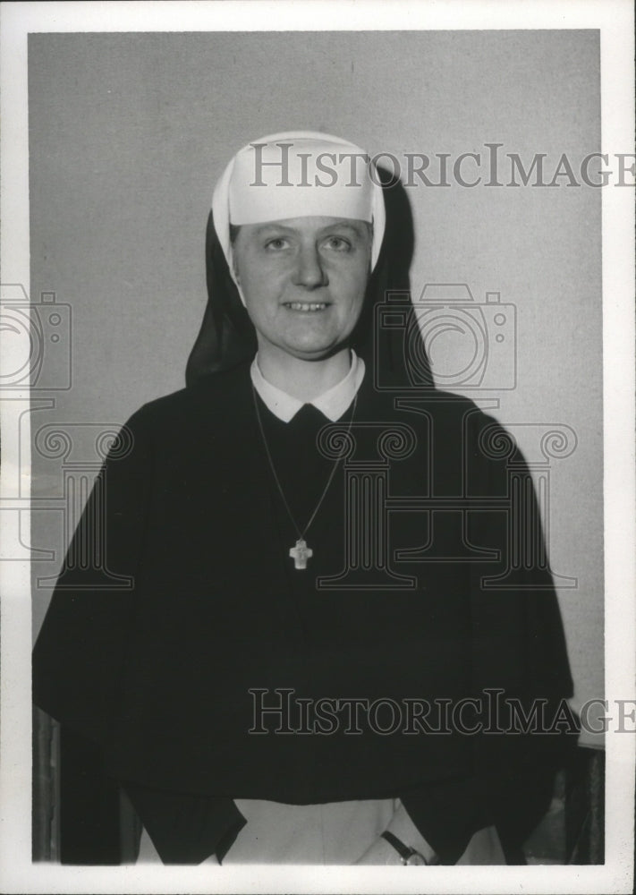 Press Photo Sister Paula of the order of FWC - spa70260 - Historic Images