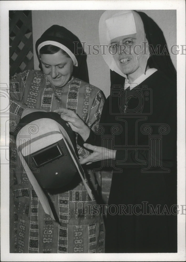Press Photo Sister Paula &amp; Sister M Gilbert, FWC, holding a welding mask - Historic Images