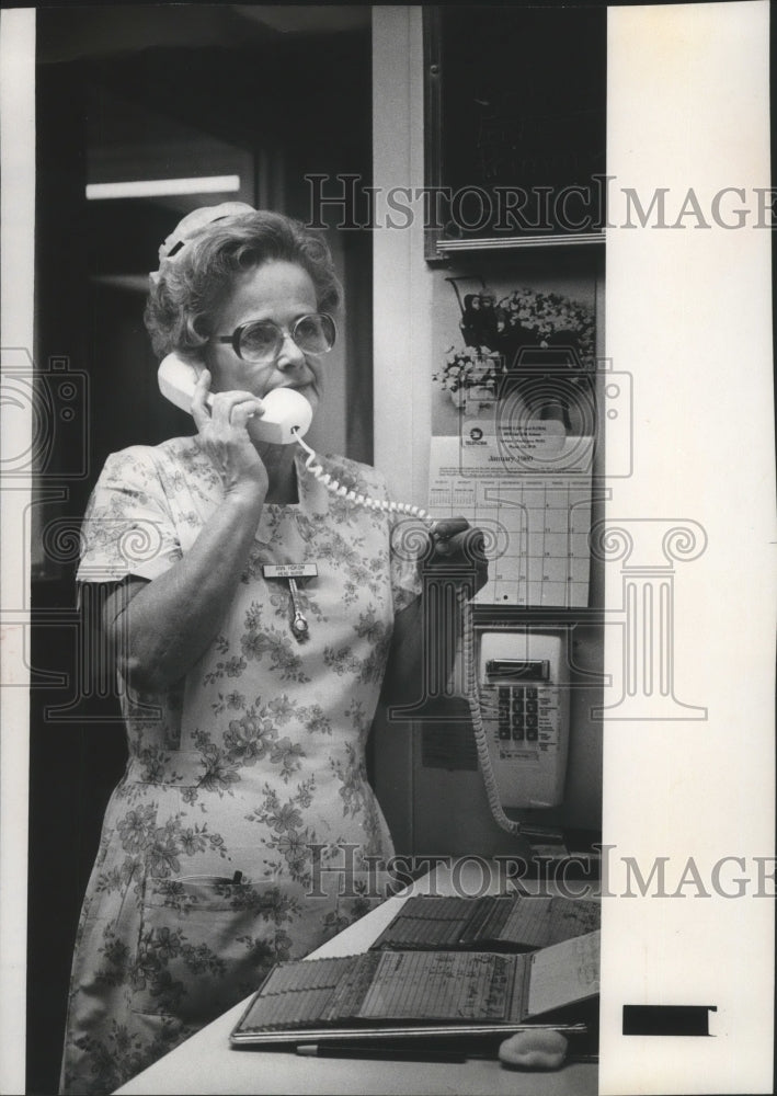 1980 Press Photo Ann Hokom of Deaconess Hospital - spa70461 - Historic Images