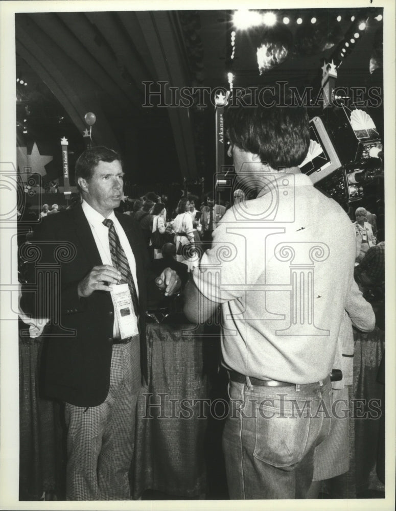 1984 Press Photo NBC News Correspondent Steve Delaney at Rep. Nat. Convention. - Historic Images