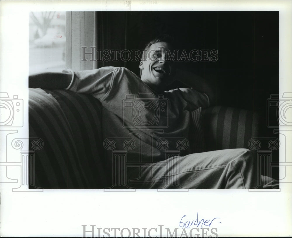 1994 Press Photo Kevin Gardner of Loomis Armored Inc, hero of a bank robbery - Historic Images