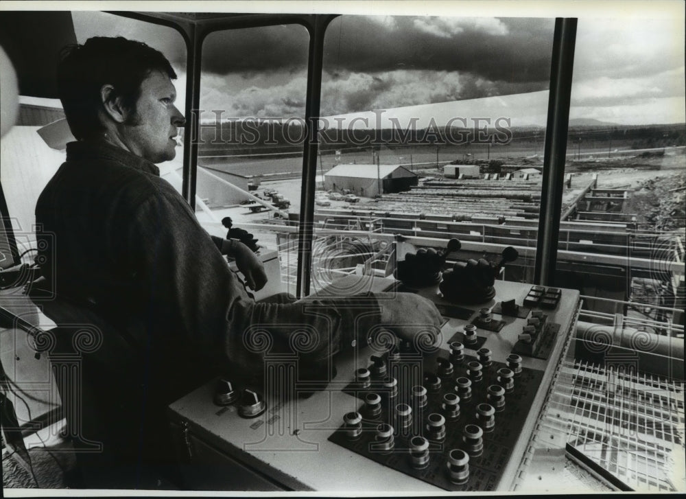 1984 Press Photo Ernie Working at Louisiana-Pacific at Chilco, Idaho - spa71024 - Historic Images