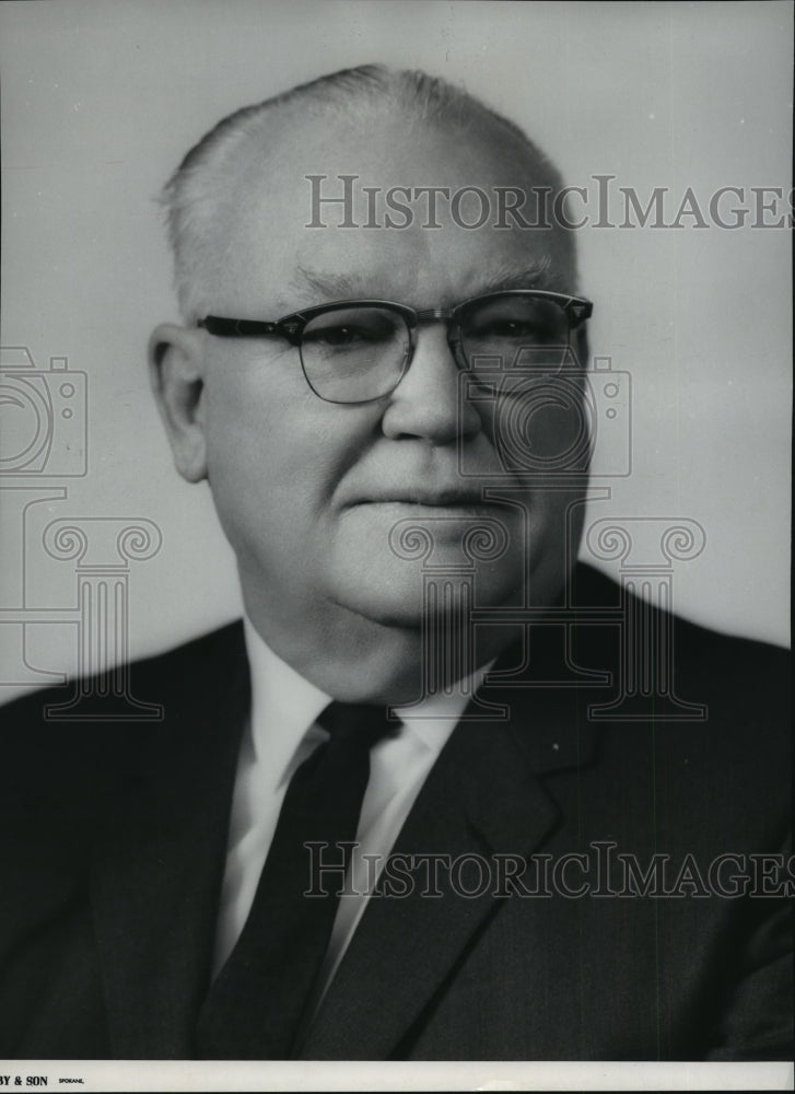 1964 Press Photo Retiring general manager Don Hildebrand of Zellerbach Paper Co. - Historic Images