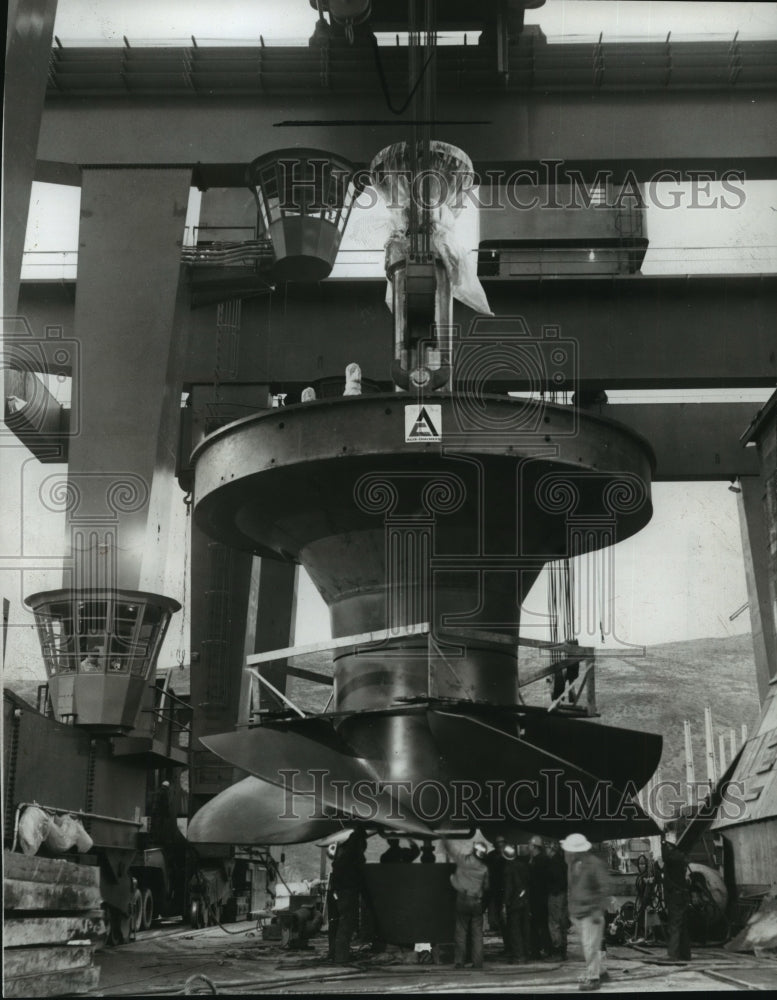 1967 Press Photo Hydraulic turbine in Wells on Columbia R