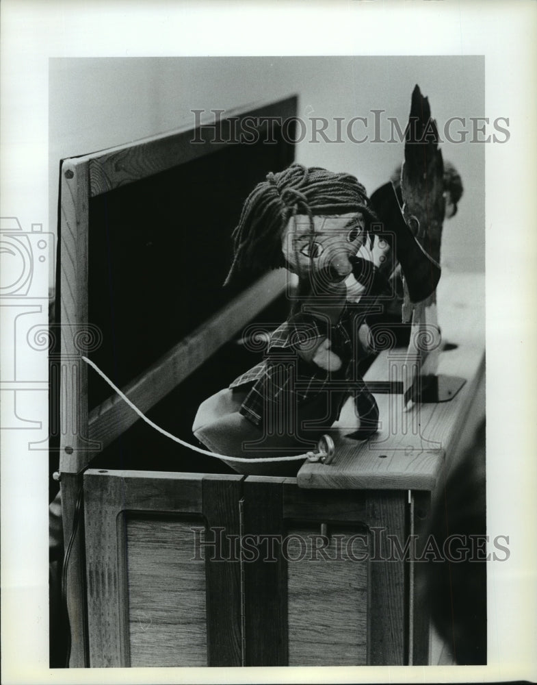 1986 Press Photo Puppet show at Hilyard Branch during Book Week Festivities - Historic Images