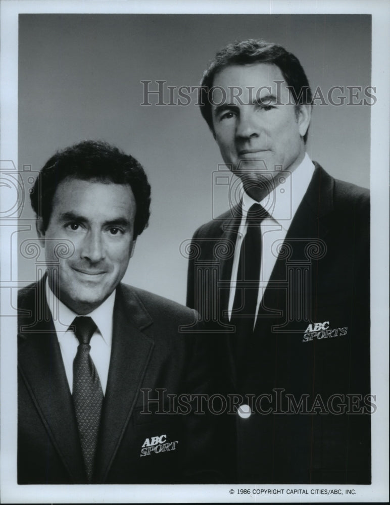 1986 Press Photo Al Michael & Frank Gifford in ABC's NFL "Monday Night Football" - Historic Images