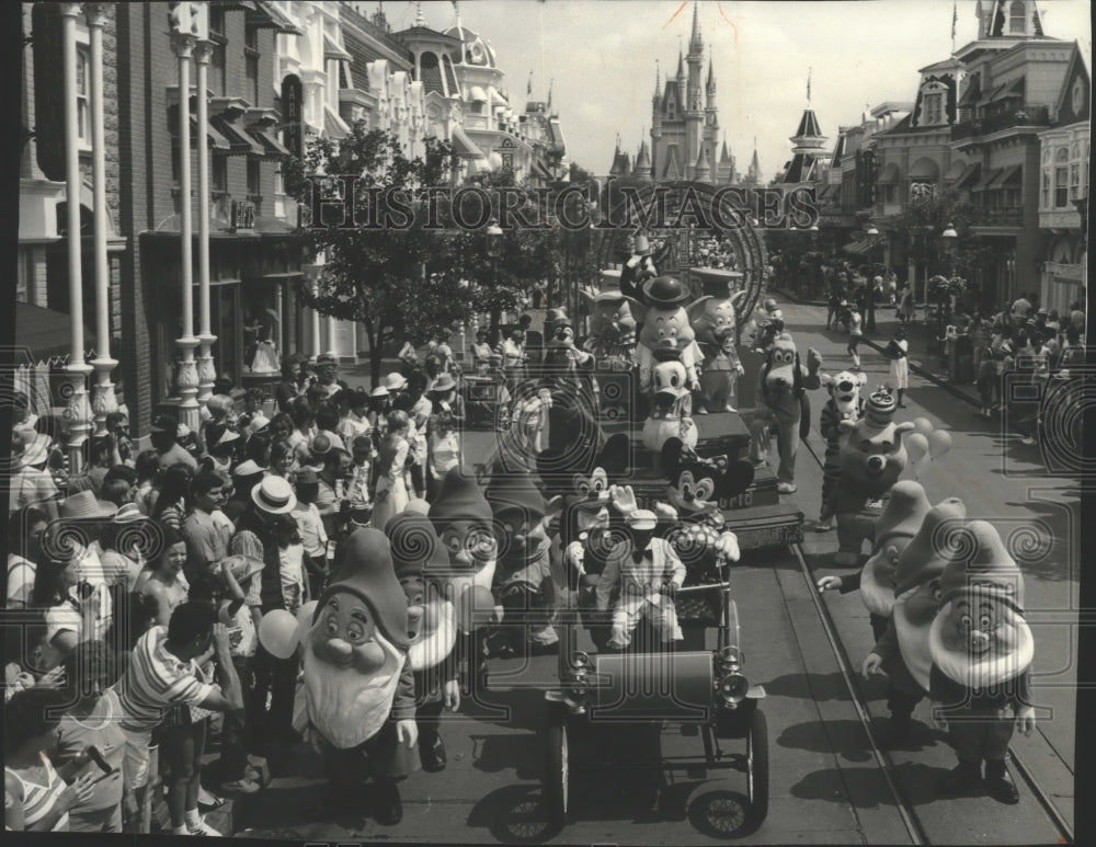 1981 Press Photo The Walt Disney World Tencennial Parade- America on Parade - Historic Images