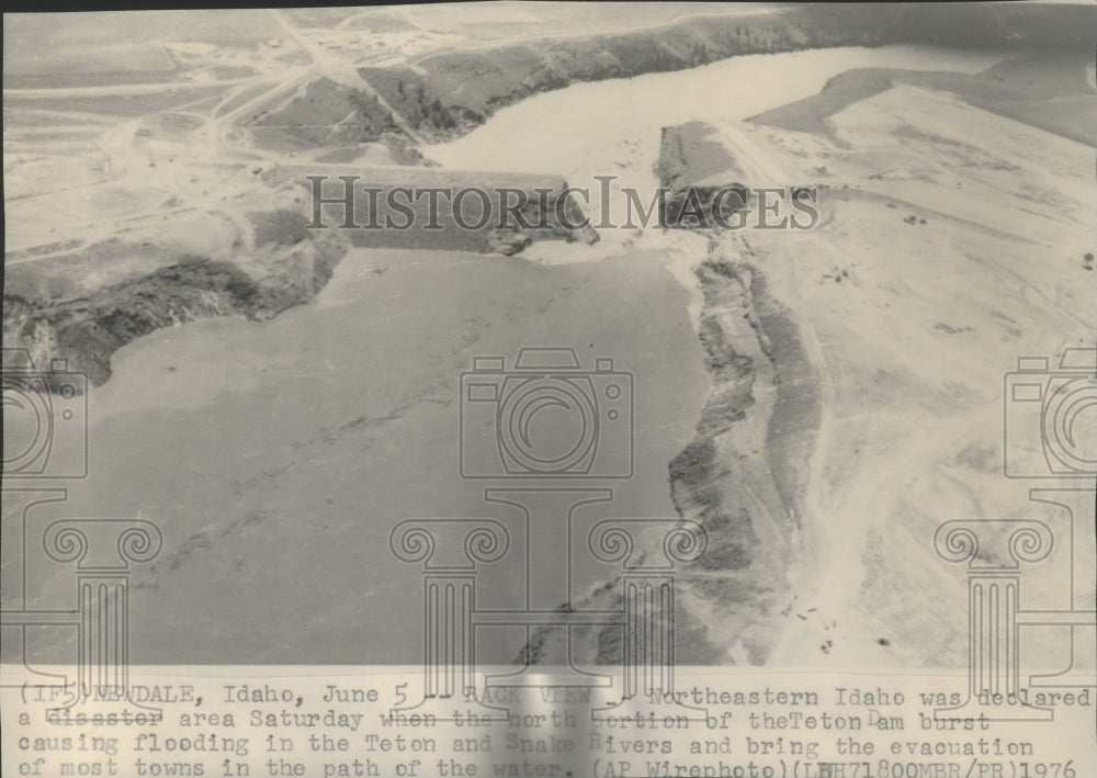 1976 Press Photo Aerial view of the North portion of the Teton Dam damage - Historic Images