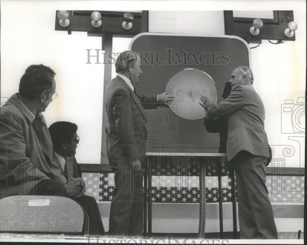 1975 Press Photo Henry Jackson at Grand Coulee Dam Third Powerhouse de