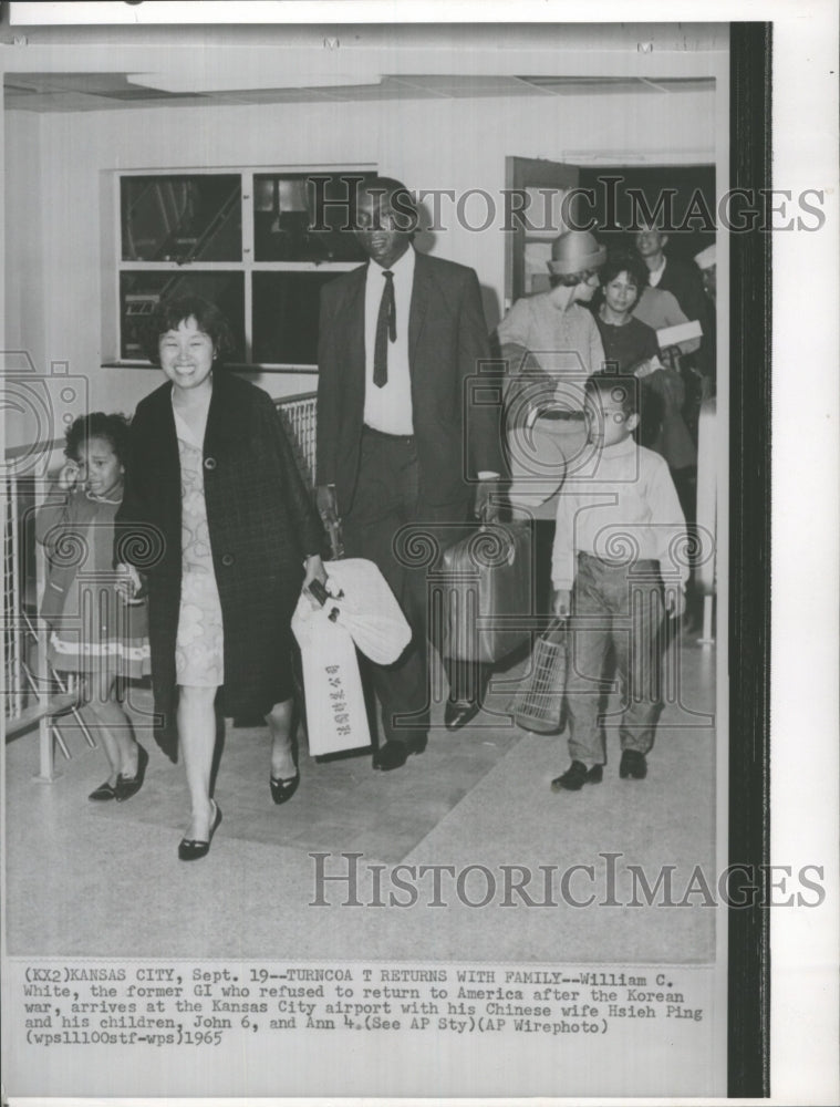 1965 Press Photo Defectors-William White arrives in Kansas with Chinese family - Historic Images