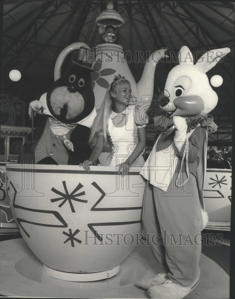 1979 Press Photo Disney World-Alice, and White Rabbit at The Magic Kingdom - Historic Images