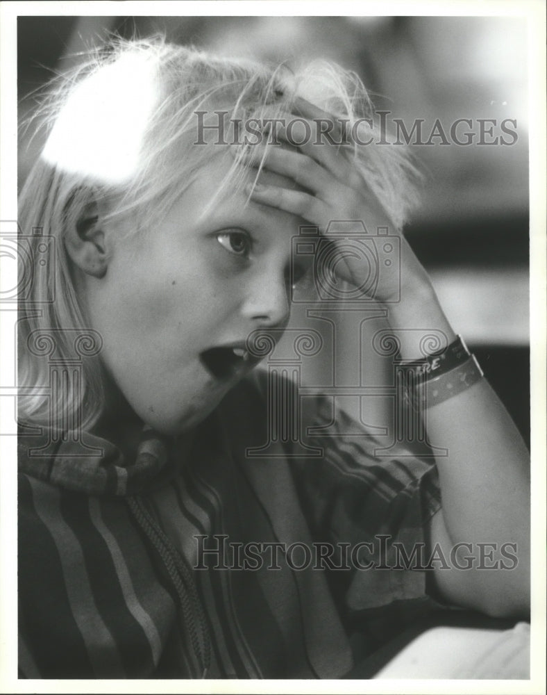 1993 Press Photo Tawney Lovell reacts at a DARE seminar about car chases - Historic Images