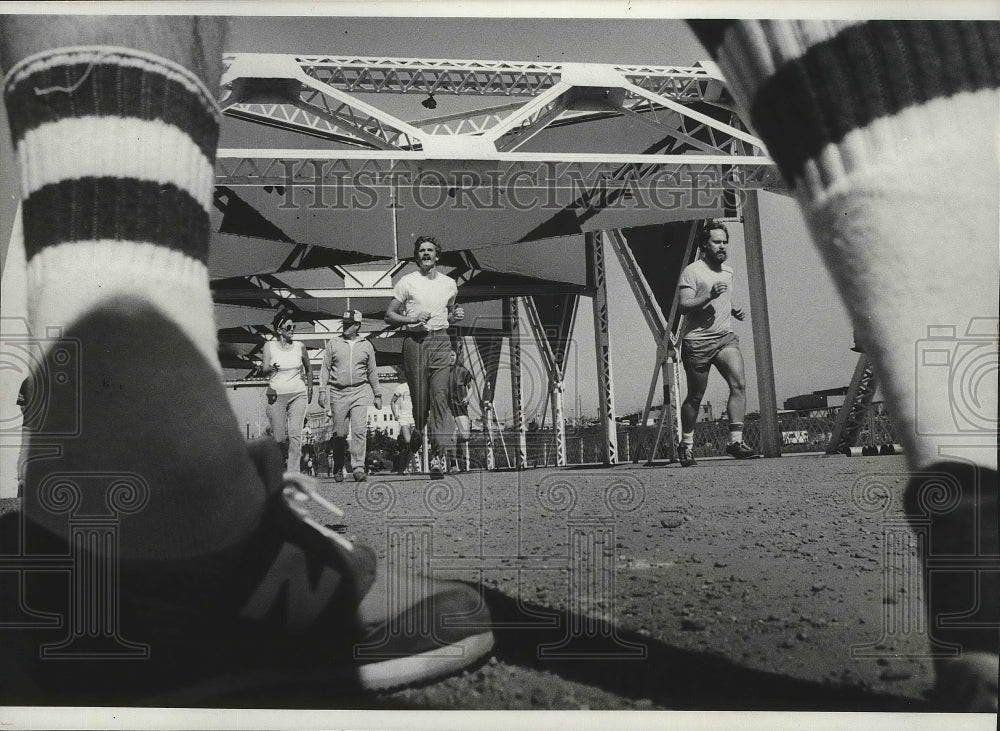 1970 Press Photo Jogging group cross a bridge - spa73515 - Historic Images