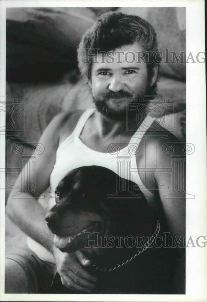 1992 Press Photo Bobby Pomerinke and Tuffy were together again after recovery - Historic Images
