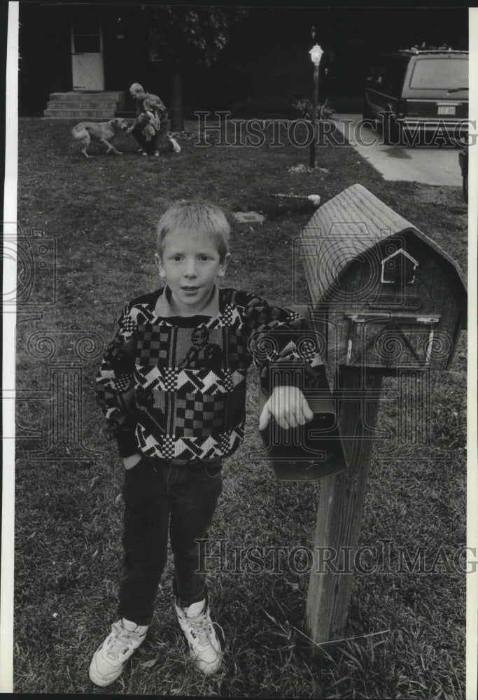 1989 Press Photo Active boy Joey Moholt, forced to stay home due to sickness - Historic Images