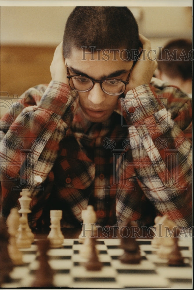 1994 Press Photo Pullman High School&#39;s Llya Nuri chess match vs Gonzaga Prep - Historic Images