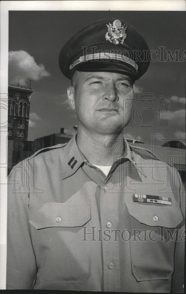 1986 Press Photo Captain Richard Strauss Won Soldier's Medal in Vietnam - Historic Images