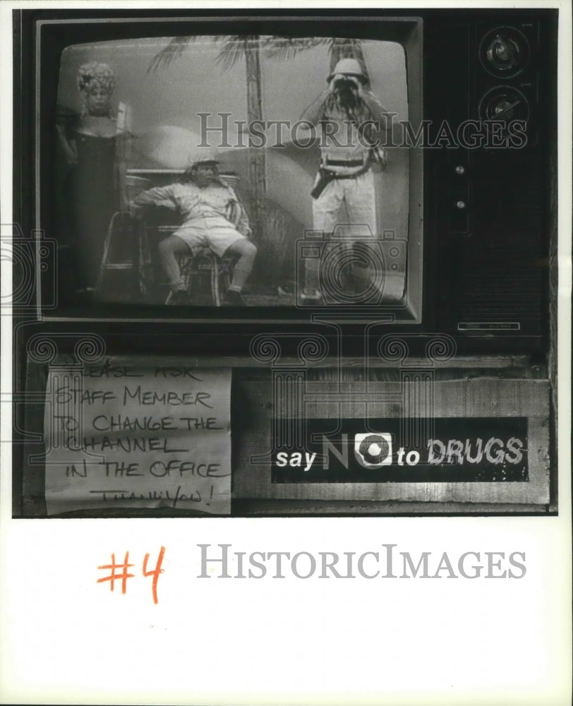 1989 Press Photo Neighborhood Center TV Urges Kids to Not Do Drugs - spa76937 - Historic Images