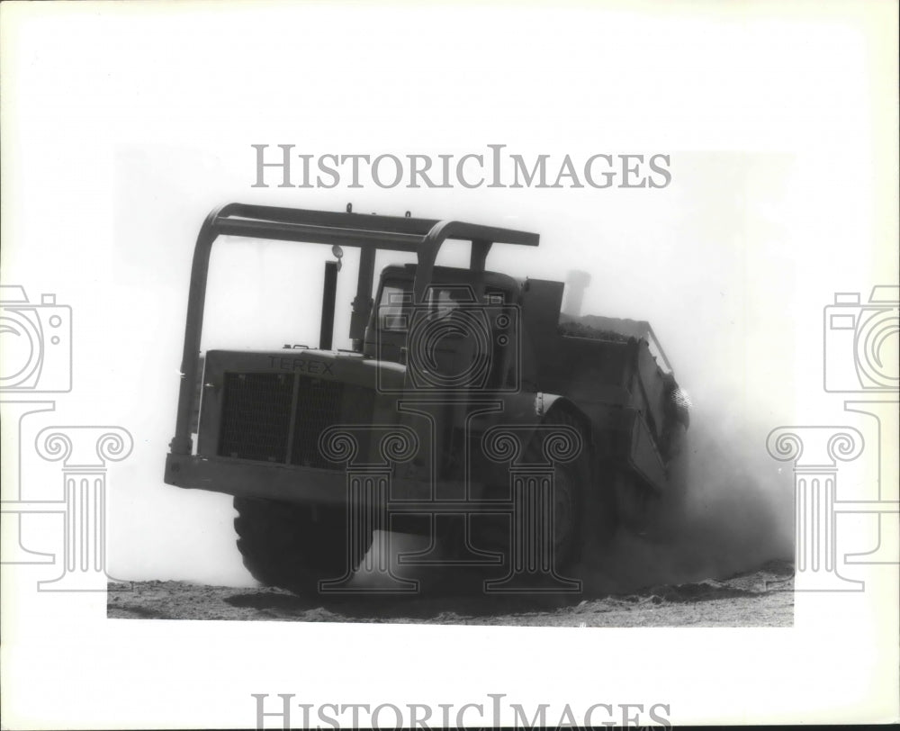 1992 Press Photo Machinery-Construction equipment at Bigelow Gulch Road upgrade - Historic Images