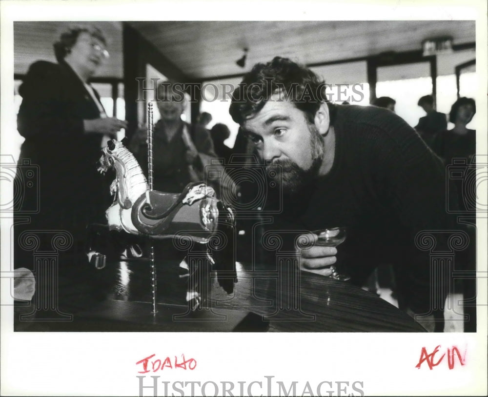 1992 Press Photo Miniature carousel collector Frank Harty looks at reproduction - Historic Images