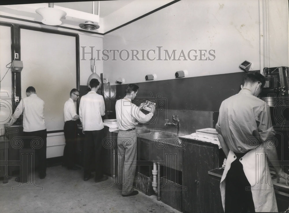 1983 Press Photo Spokane American Engraving Darkroom spa78131
