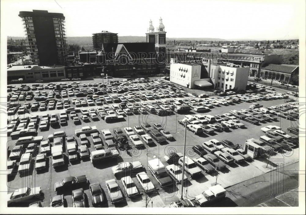 Press Photo Spokesman Review Newspaper Production Building and parking lot - Historic Images