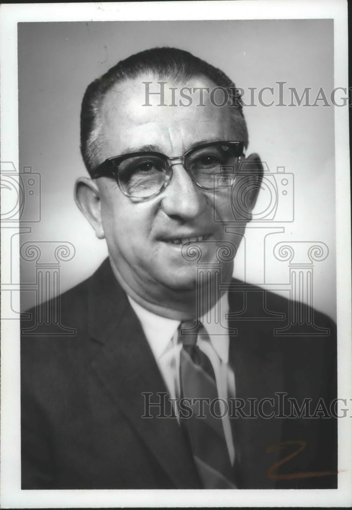 1967 Press Photo C.J. (Billy) Schoenberg, parts dept manager at McCollum Ford - Historic Images