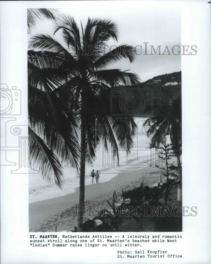 1989 Press Photo On the beach of St Maarten, Netherlands Antilles - spa78918 - Historic Images