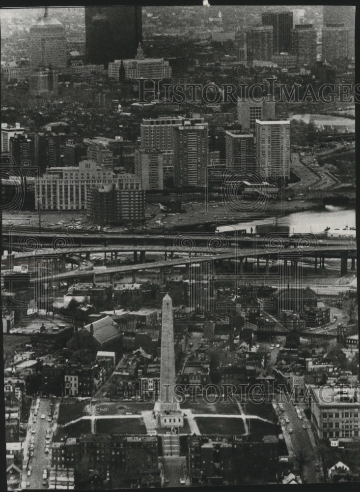 1975 Press Photo Battle of Bunker Hill still evident in Boston&#39;s cityscape - Historic Images