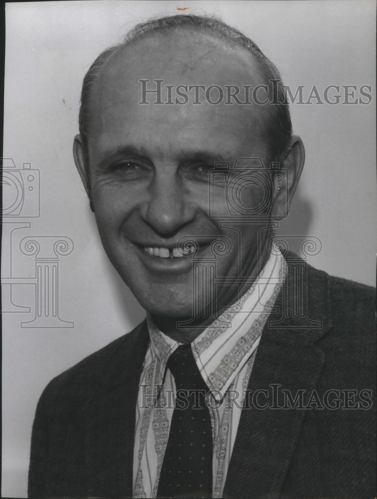 1972 Press Photo James A. Hoff-manager - spa79102 - Historic Images