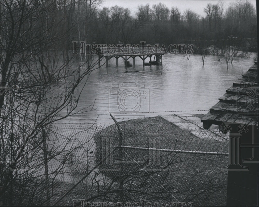 1974 Press Photo Pine River Park inundated in flood waters - spa79310 - Historic Images