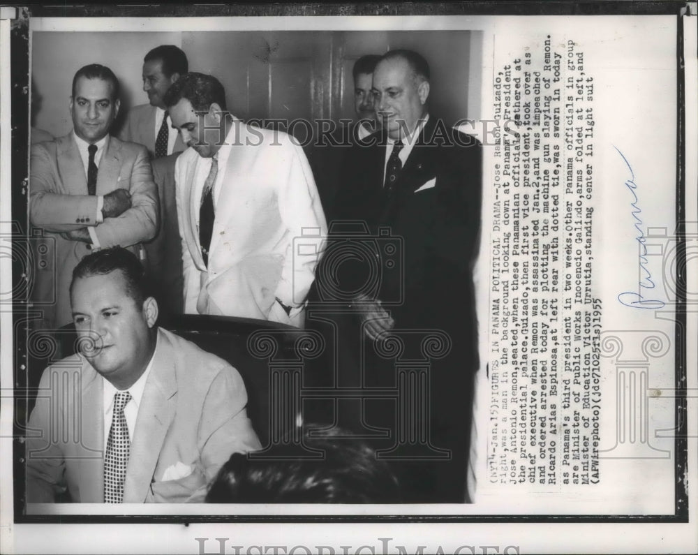 1955 Press Photo Panamanian President Jose Antonio Ramon with gov't officials-Historic Images