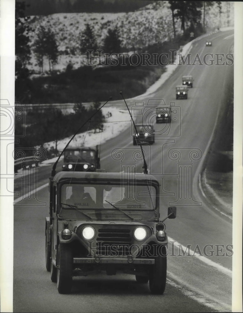 1989 Press Photo Moving out, National Guard units leave Spokane for Fort Lewis - Historic Images