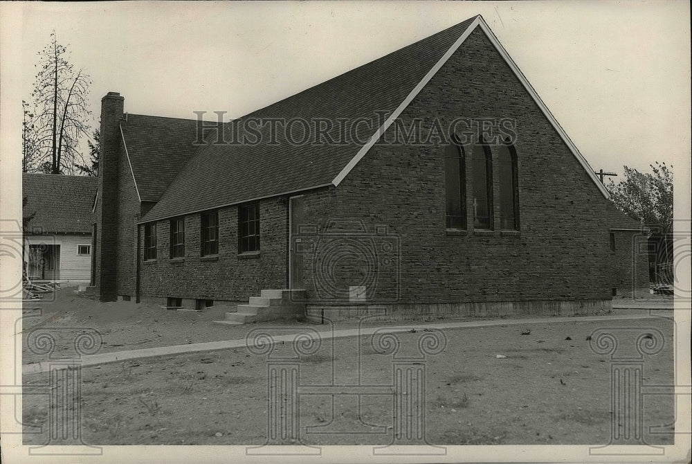 Press Photo Holy Cross Lutheran church and school at Division and Crown - Historic Images