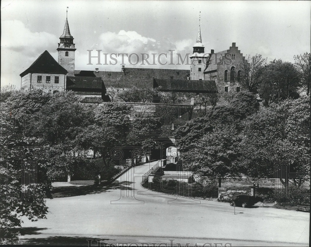 1973 Press Photo Akershus Castle is a Scene of Norwegian Parties - Historic Images
