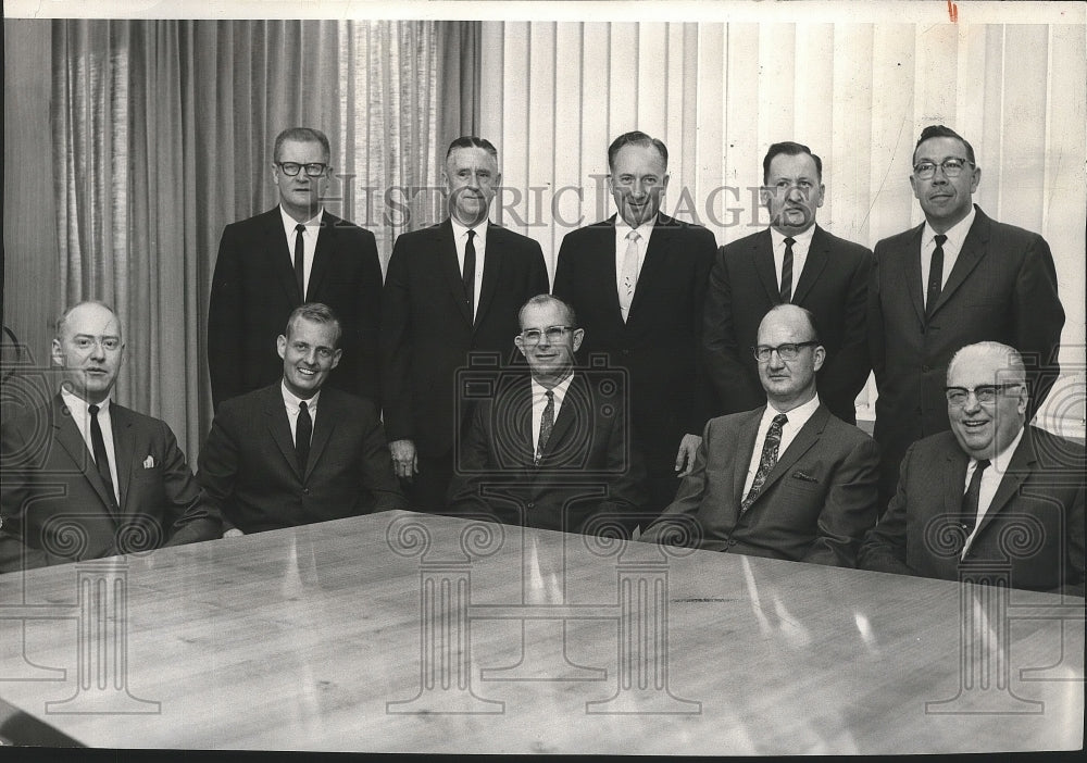 1966 Press Photo Pacific Trail Sportswear executives conducting conference - Historic Images
