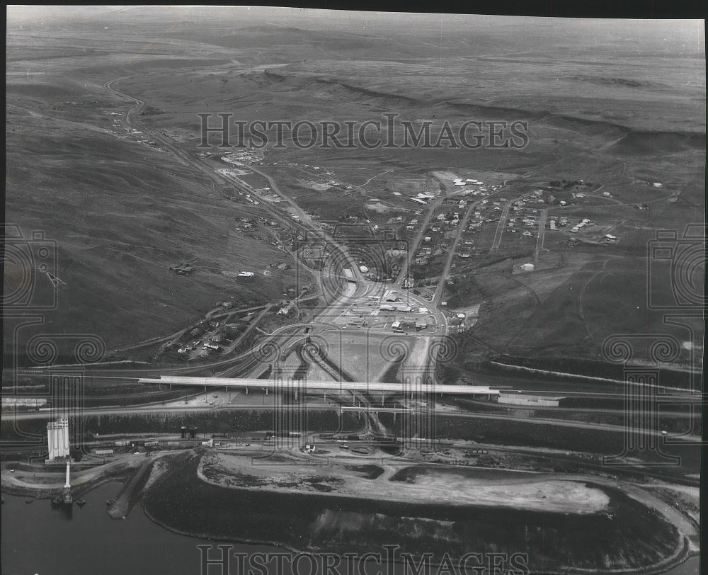 1967 Relocated town of Arlington awaiting raising of John Day Pool ...