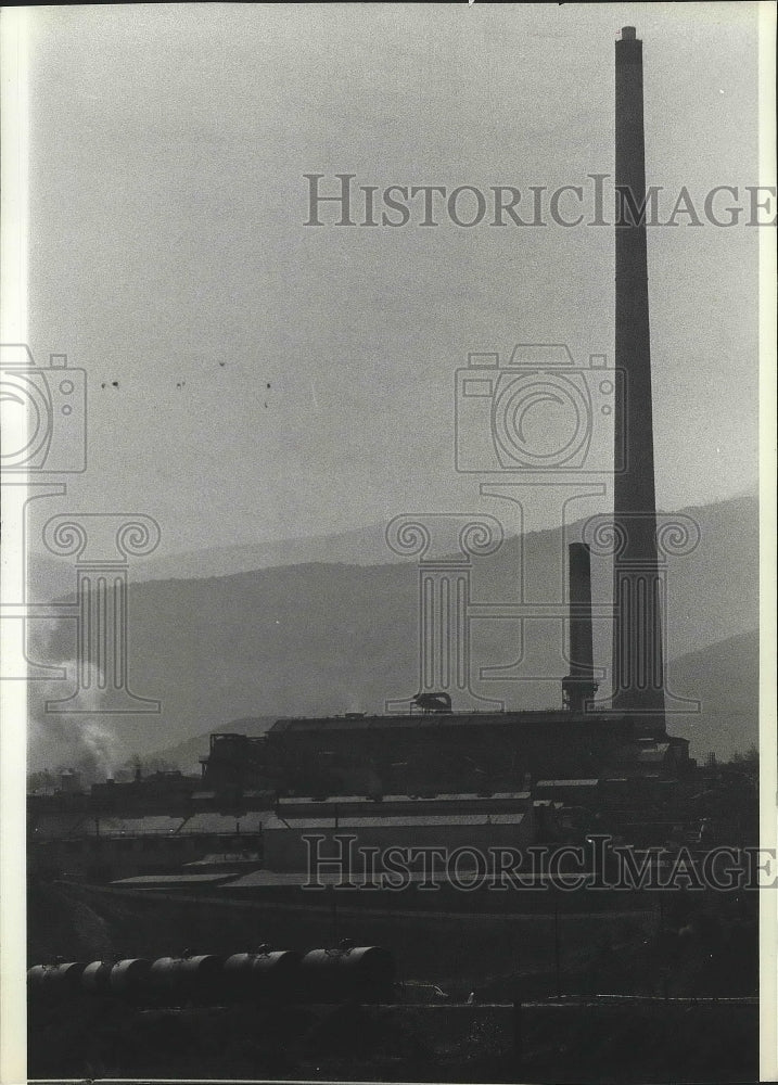 1982 Press Photo Bunker Hill Mine Smoke Stacks - spa81505 - Historic Images