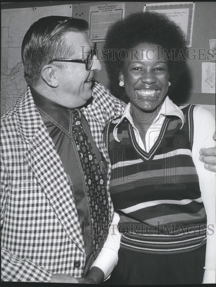 1977 Press Photo Jacinta D McKay, Miss Black Spokane with John B Rodkey - Historic Images