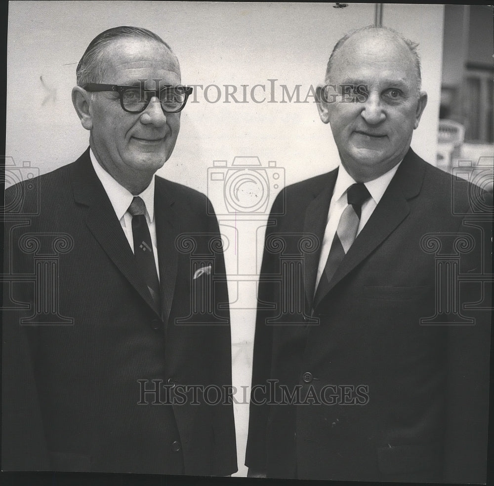 1965 Press Photo JJ Newberry President Walter C Straus at University City Center - Historic Images