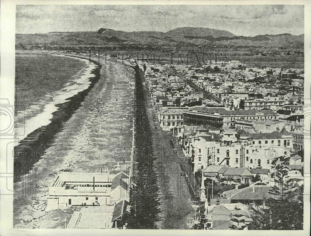 1921 Press Photo Looking down the coast of Napier, New Zealand before Earthquake - Historic Images