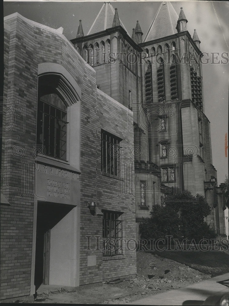Press Photo Entrance to a new Christian Memorial building of First Presbyterian - Historic Images