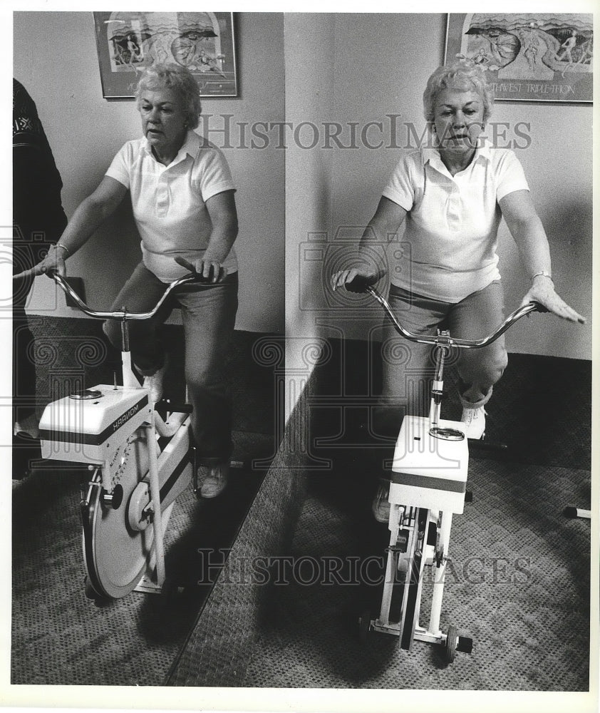 1993 Press Photo Betty Hawkins works out at Stroh&#39;s Fitness and Racquet Club - Historic Images