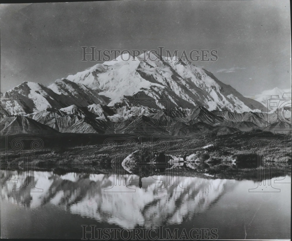 1972 Press Photo Reflection Lake and Mt McKinley Park in Alaska - spa84987 - Historic Images
