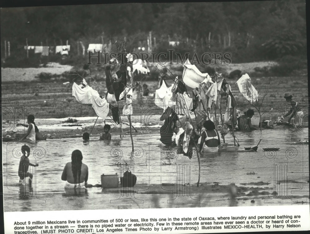 1979 Press Photo People Doing Laundry in Stream in Oaxaca, Mexico - spa85075 - Historic Images